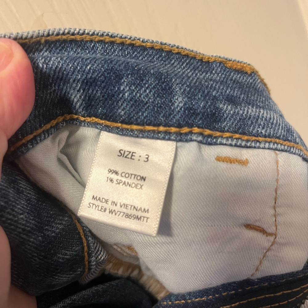 Fashion Nova Women’s Two Toned Distressed Blue Denim Jeans Sz 3 - Picture 6 of 6